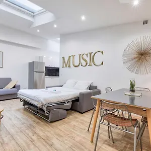 https://cosy-apartment-6p-folies-bergres.fr-paris.fr